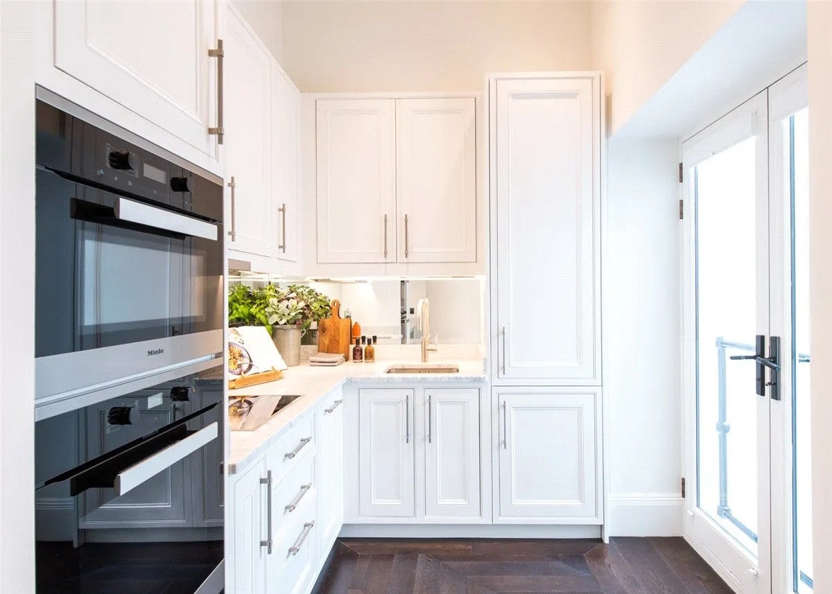 Flat Prince of Wales Terrace in Greater London
