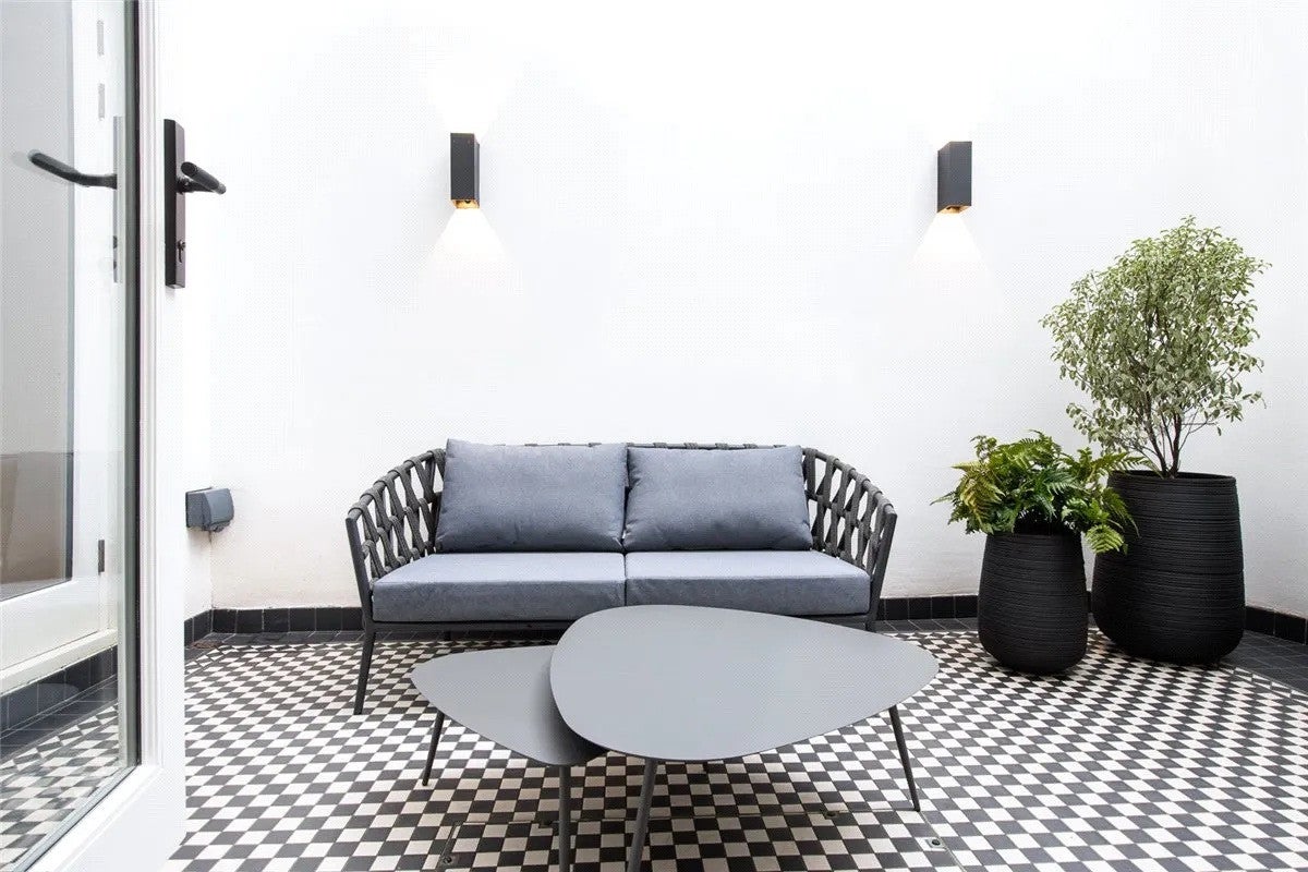 Flat Prince of Wales Terrace in Greater London