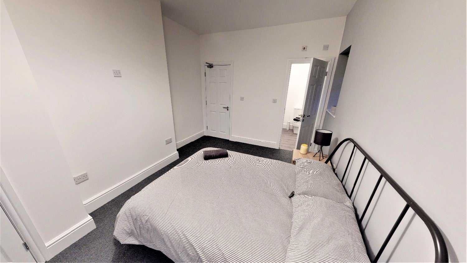 Room Morecroft Road in New Ferry