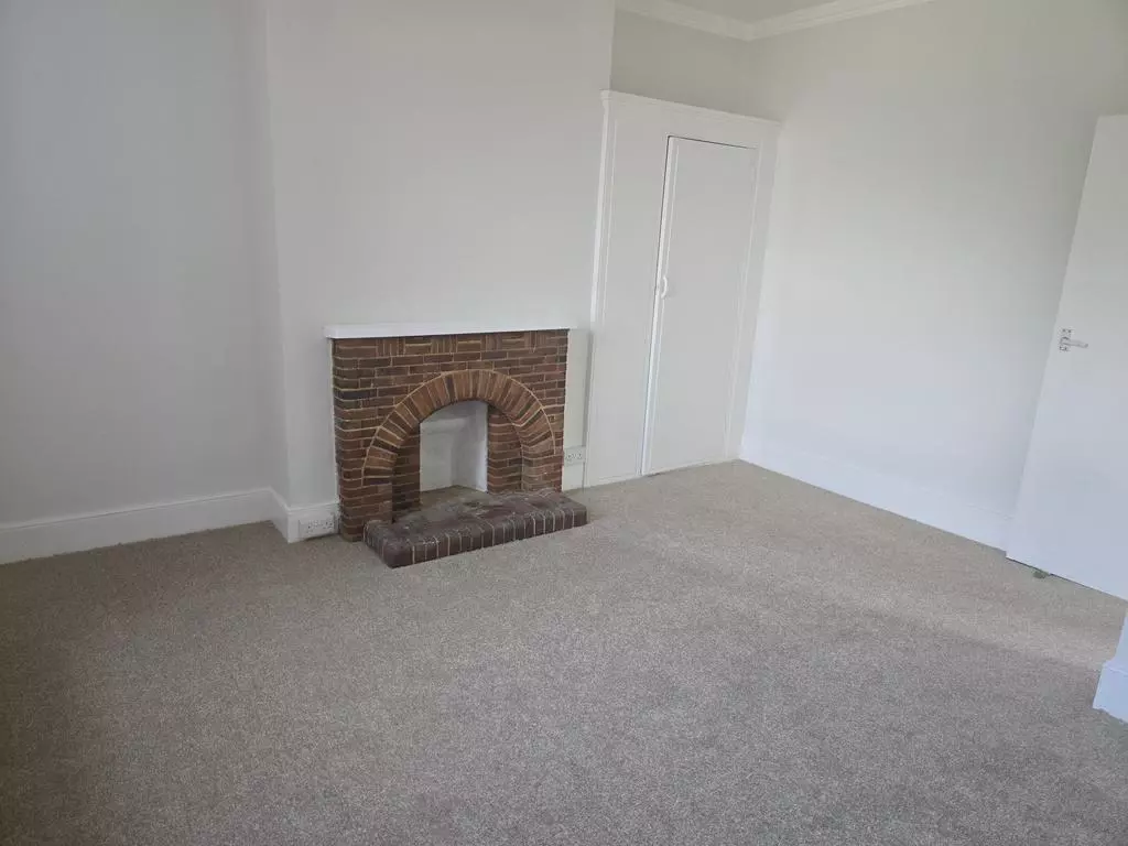 Flat Parkhurst Road in Rother