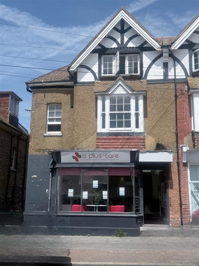 Flat Parkhurst Road in Rother