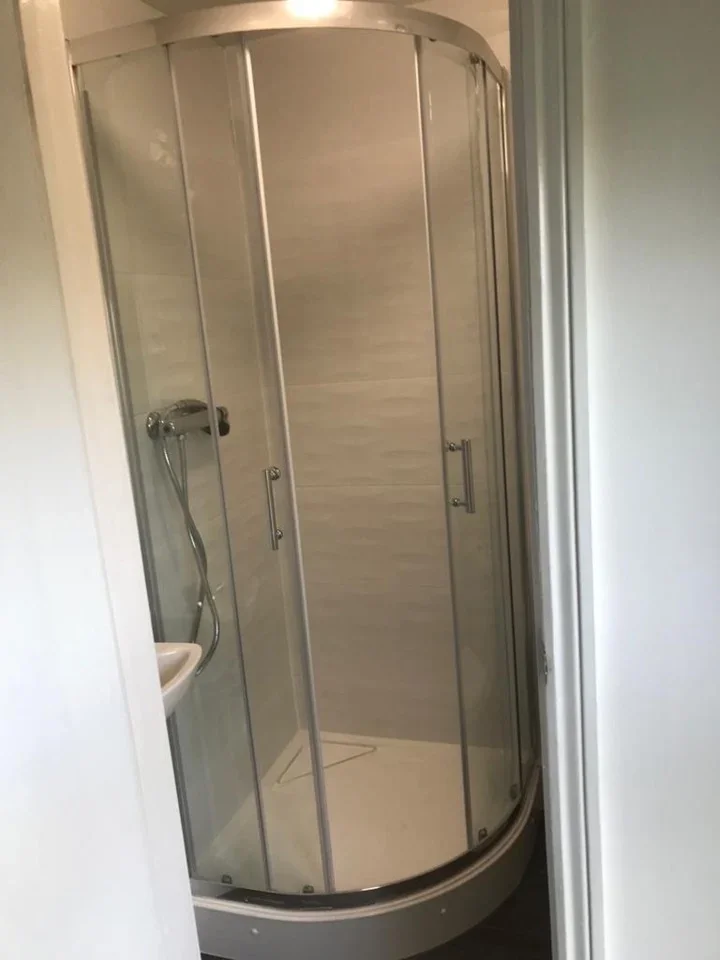 Flat Thornlaw Road in Greater London