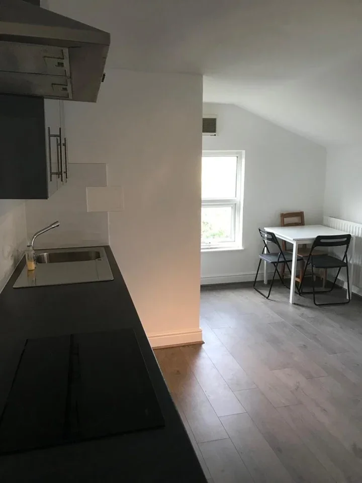 Flat Thornlaw Road in Greater London