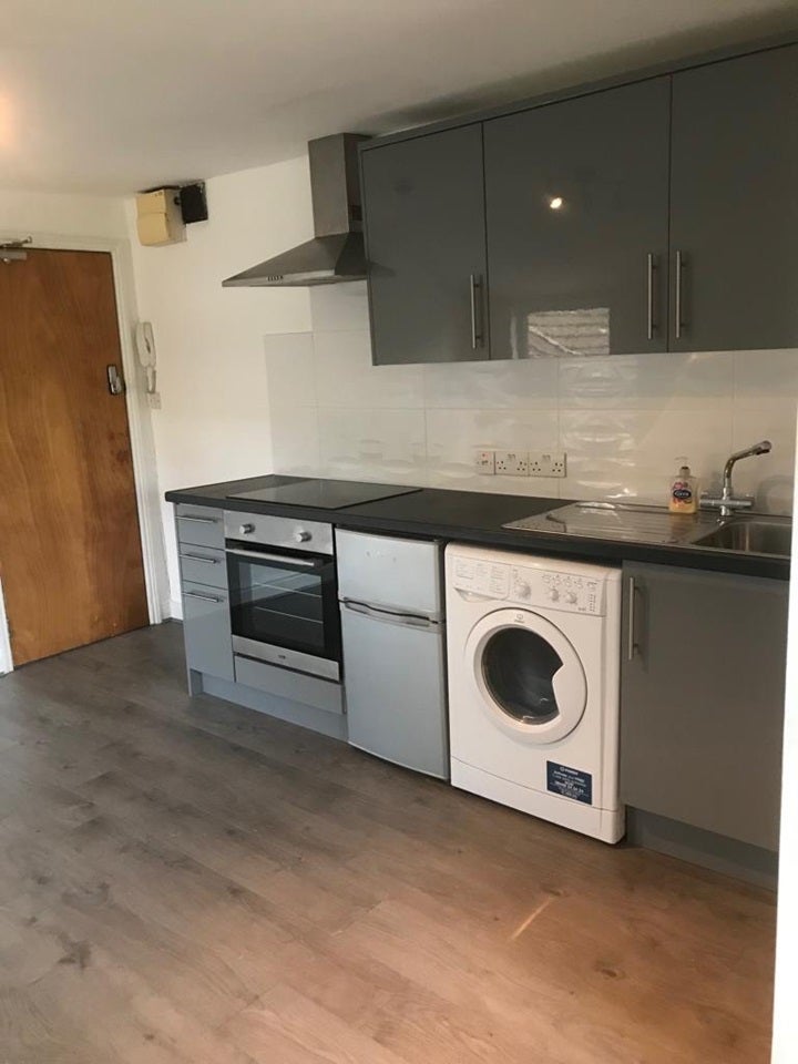 Flat Thornlaw Road in Greater London