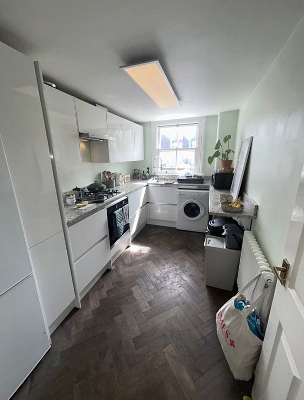 Flat Drakefell Road in Greater London
