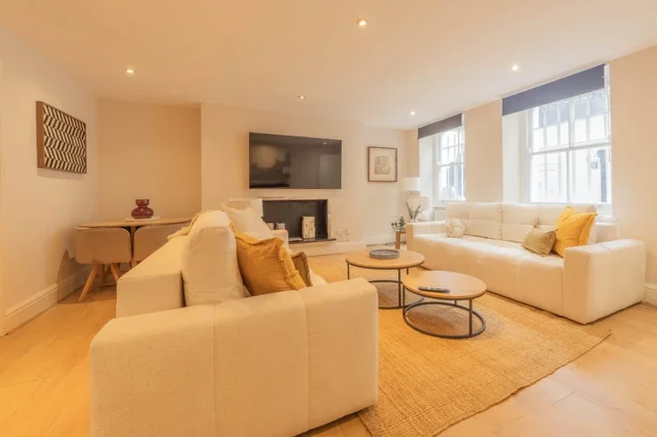 Flat Upper Berkeley Street in City of Westminster