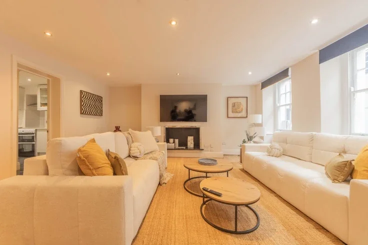 Flat Upper Berkeley Street in City of Westminster