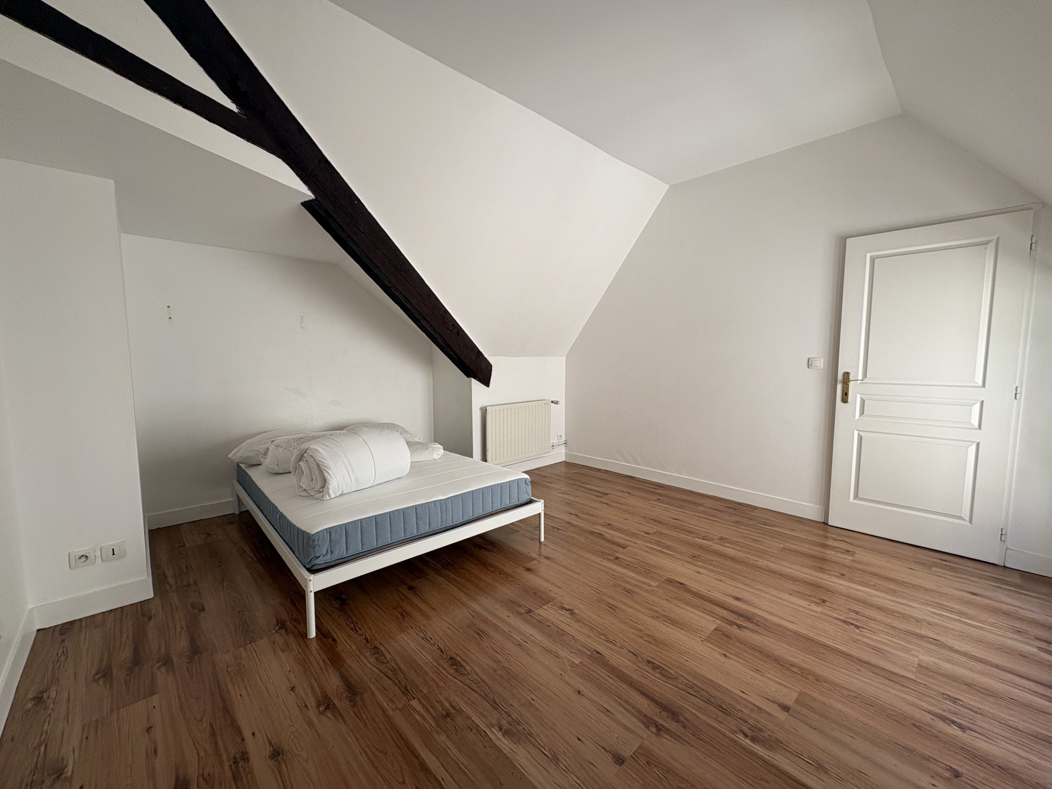 Flat Place du Colonel Raynal in Bordeaux