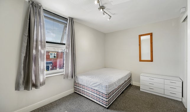 Flat Edmund Road in Sheffield