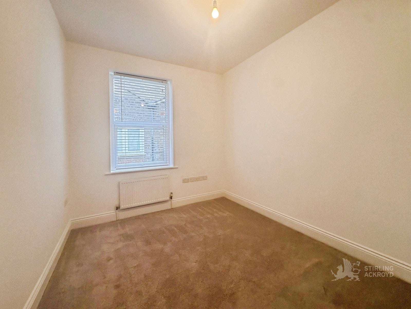 Flat Woodstock Road in Greater London