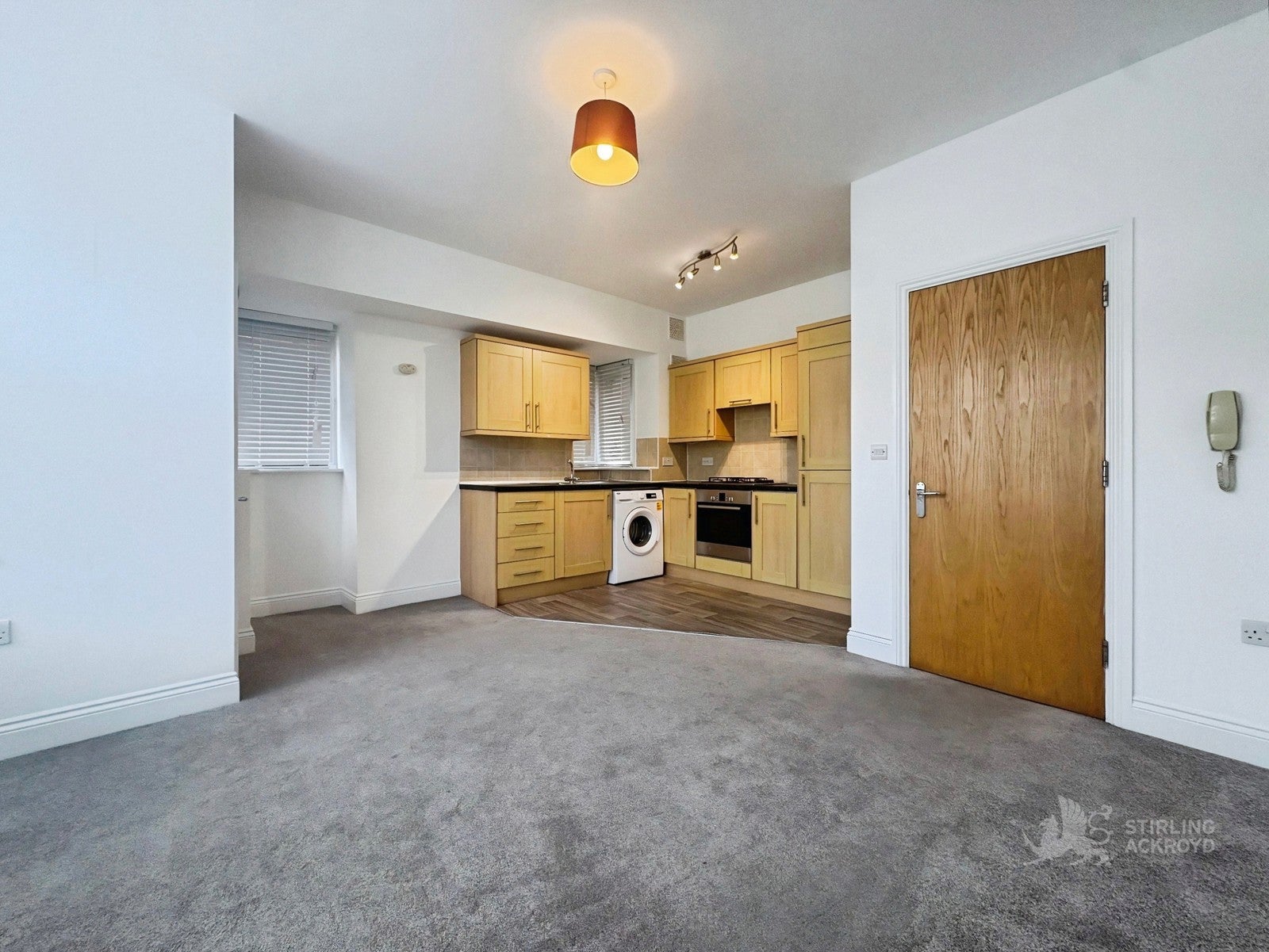 Flat Woodstock Road in Greater London