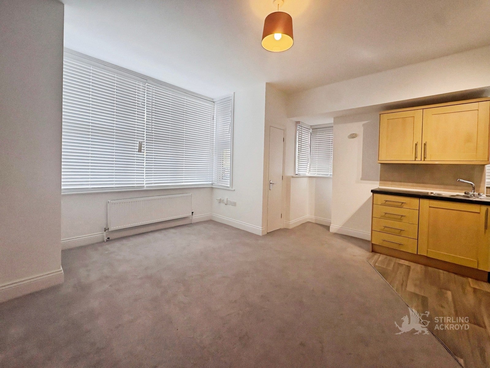 Flat Woodstock Road in Greater London