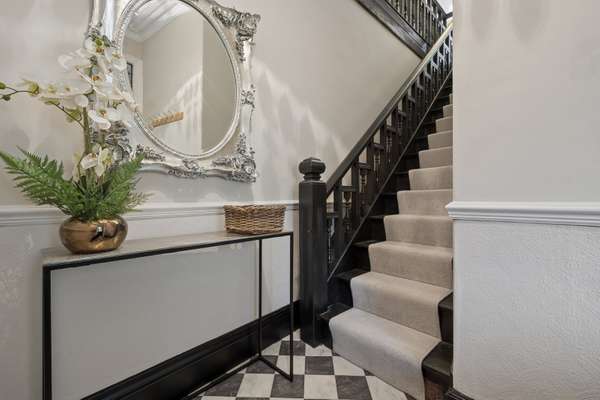 Flat Hawthorn Lane in Wilmslow