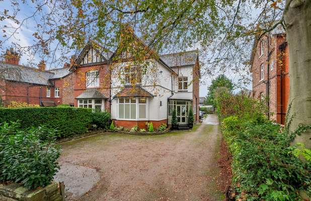 Flat Hawthorn Lane in Wilmslow