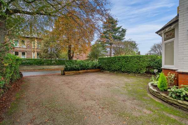 Flat Hawthorn Lane in Wilmslow