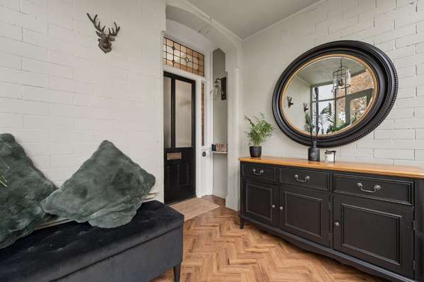 Flat Hawthorn Lane in Wilmslow