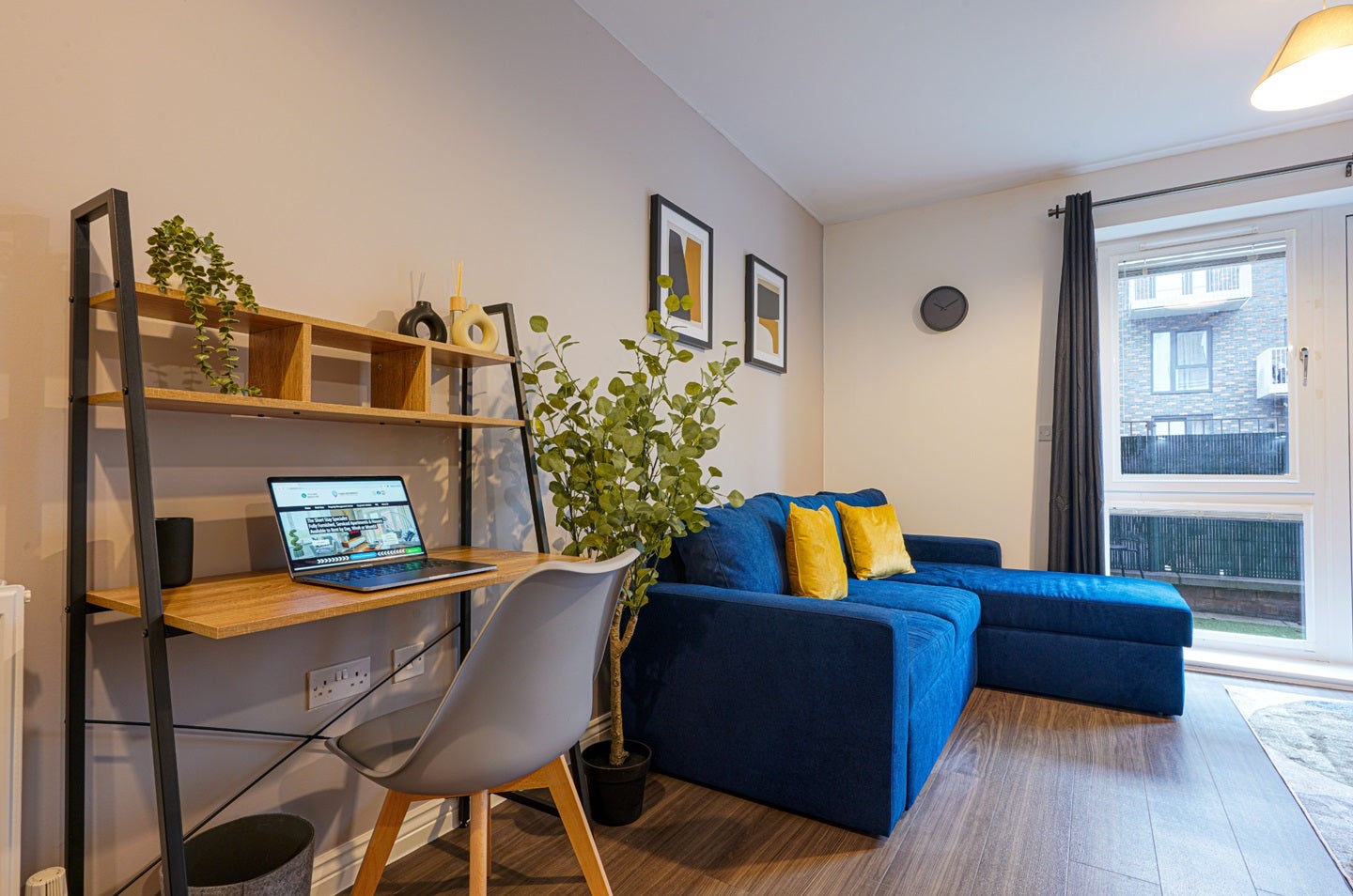 Flat Henrietta Way in Milton Keynes