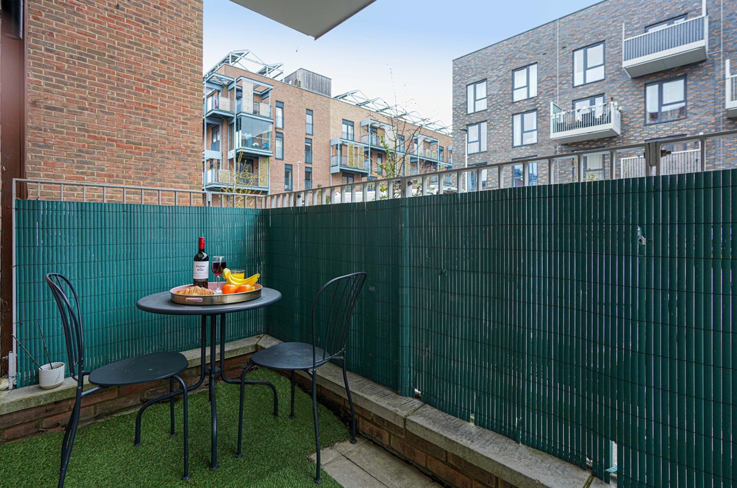 Flat Henrietta Way in Milton Keynes