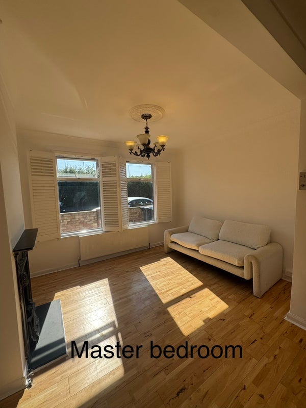 Room Grand Drive in Greater London