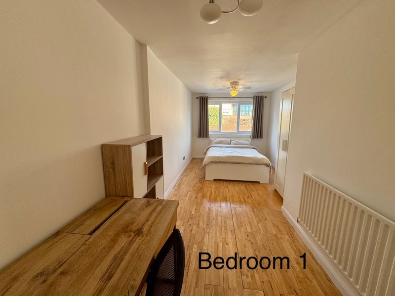 Room Grand Drive in Greater London