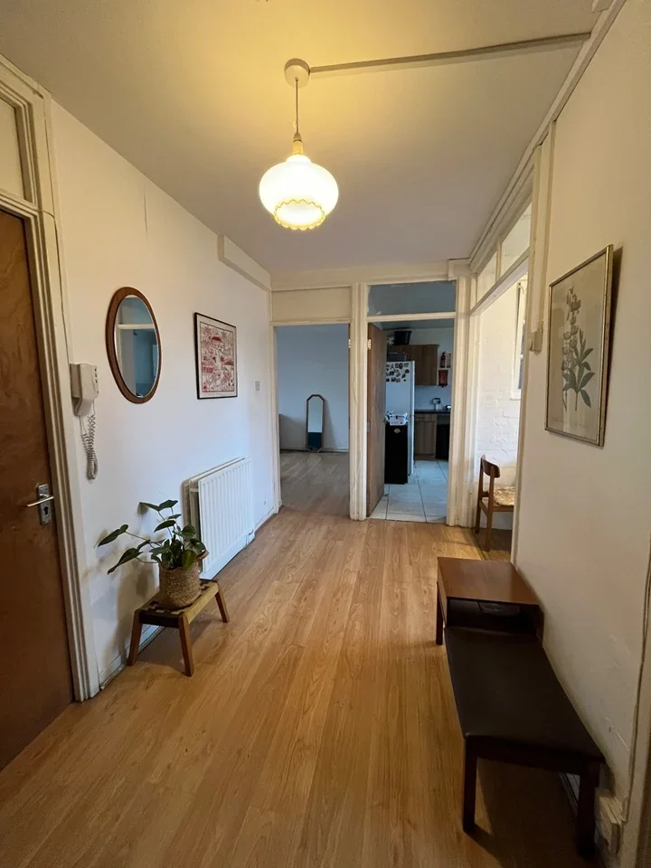 Room Mackintosh Lane in London