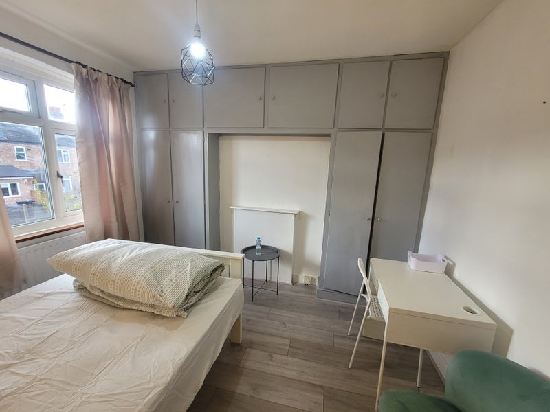 Room Russell Road in Greater London