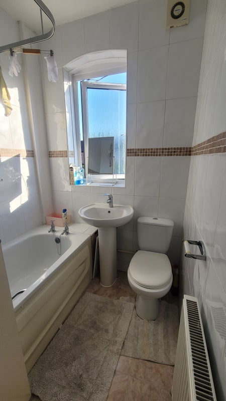 Room Russell Road in Greater London