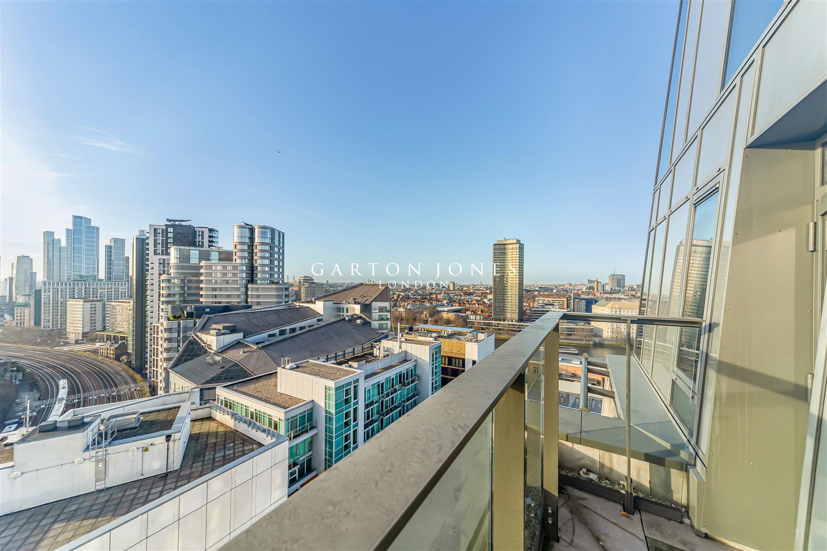 Flat Salamanca Place in Greater London