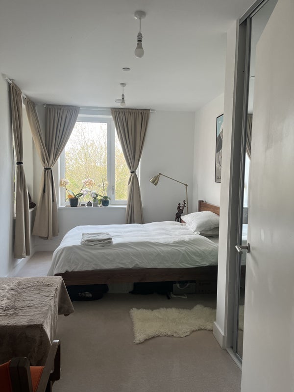 Flat Beck Square in Greater London