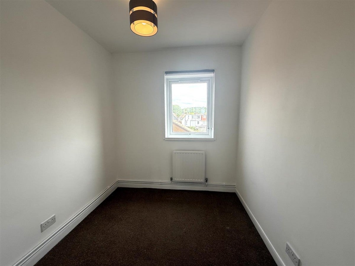 Flat Rowlands Close in Greater London