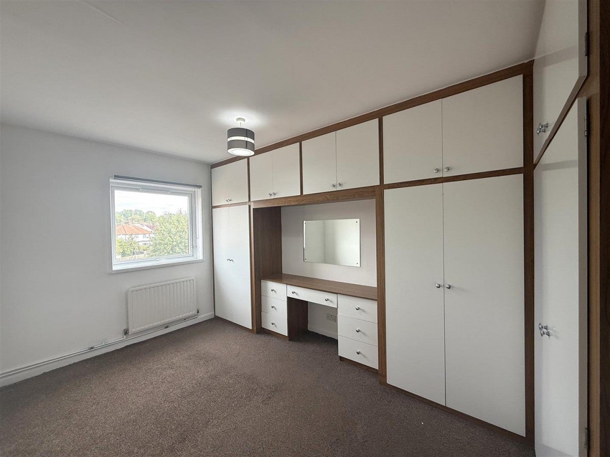 Flat Rowlands Close in Greater London