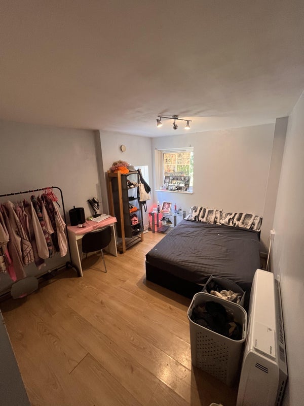Room Lithos Road in Greater London