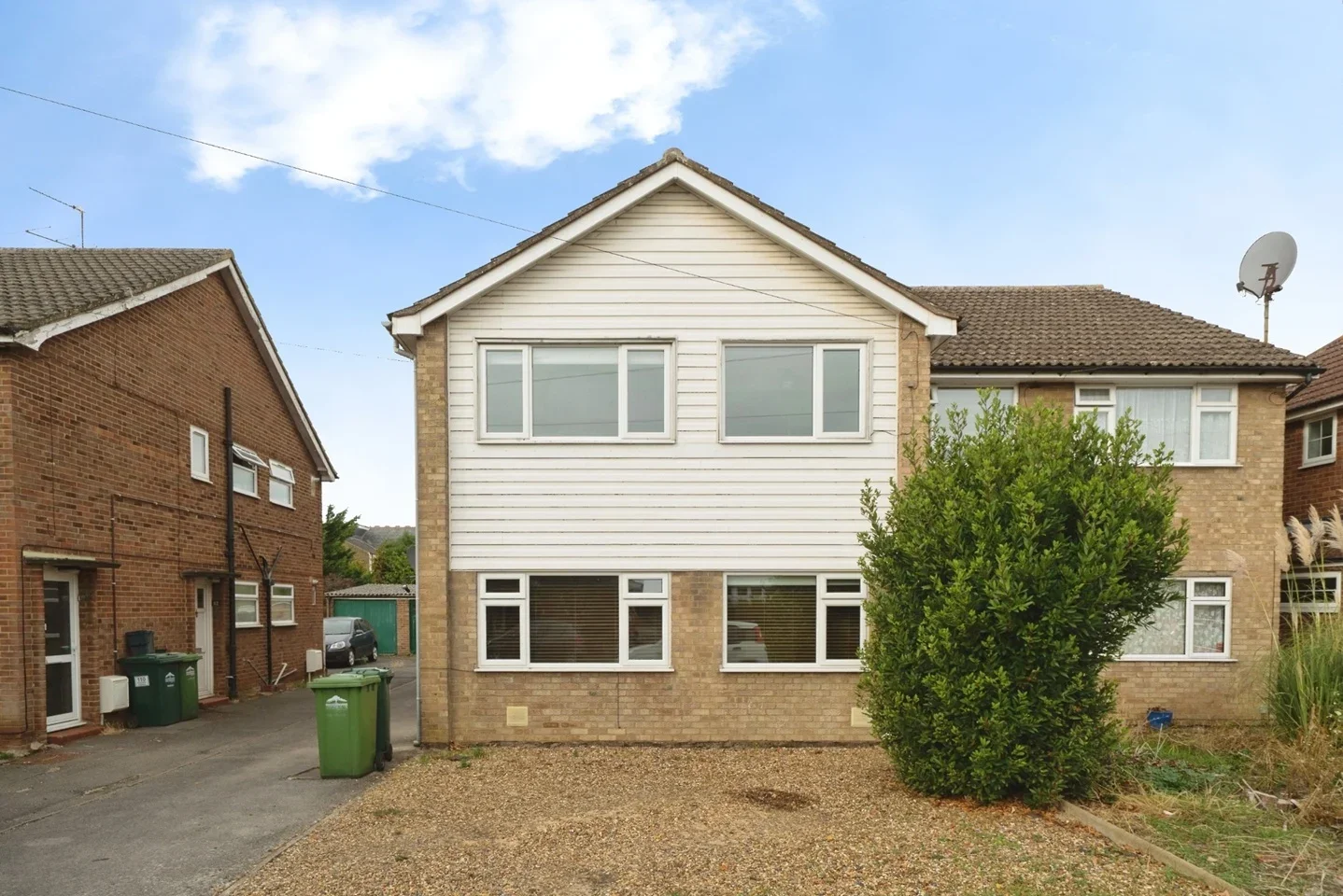 Flat Avondale Avenue in Borough of Spelthorne