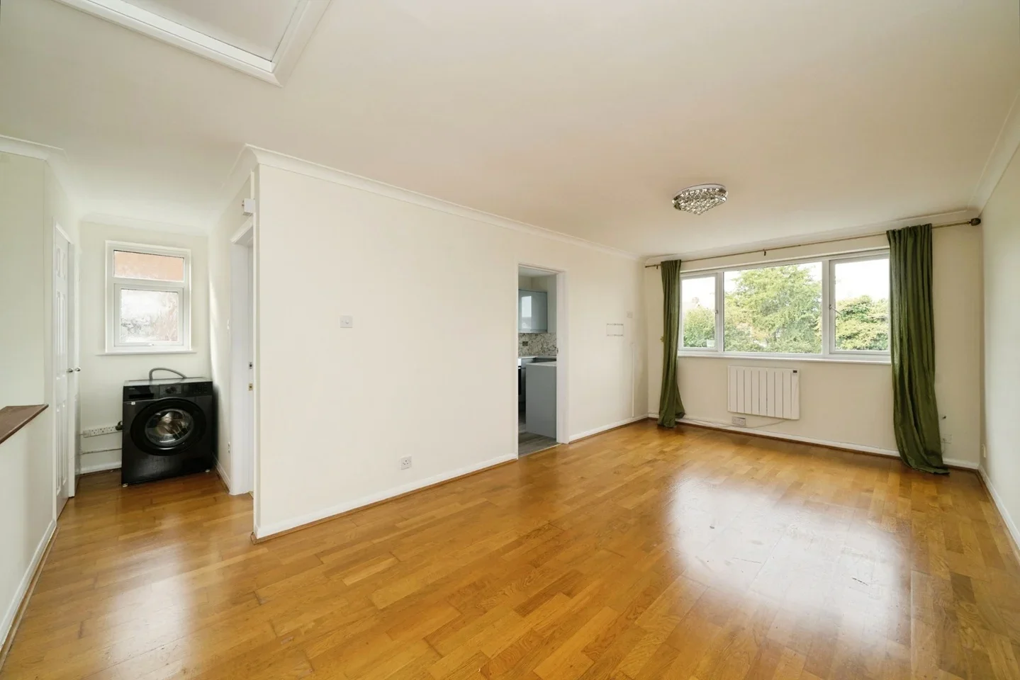 Flat Avondale Avenue in Borough of Spelthorne