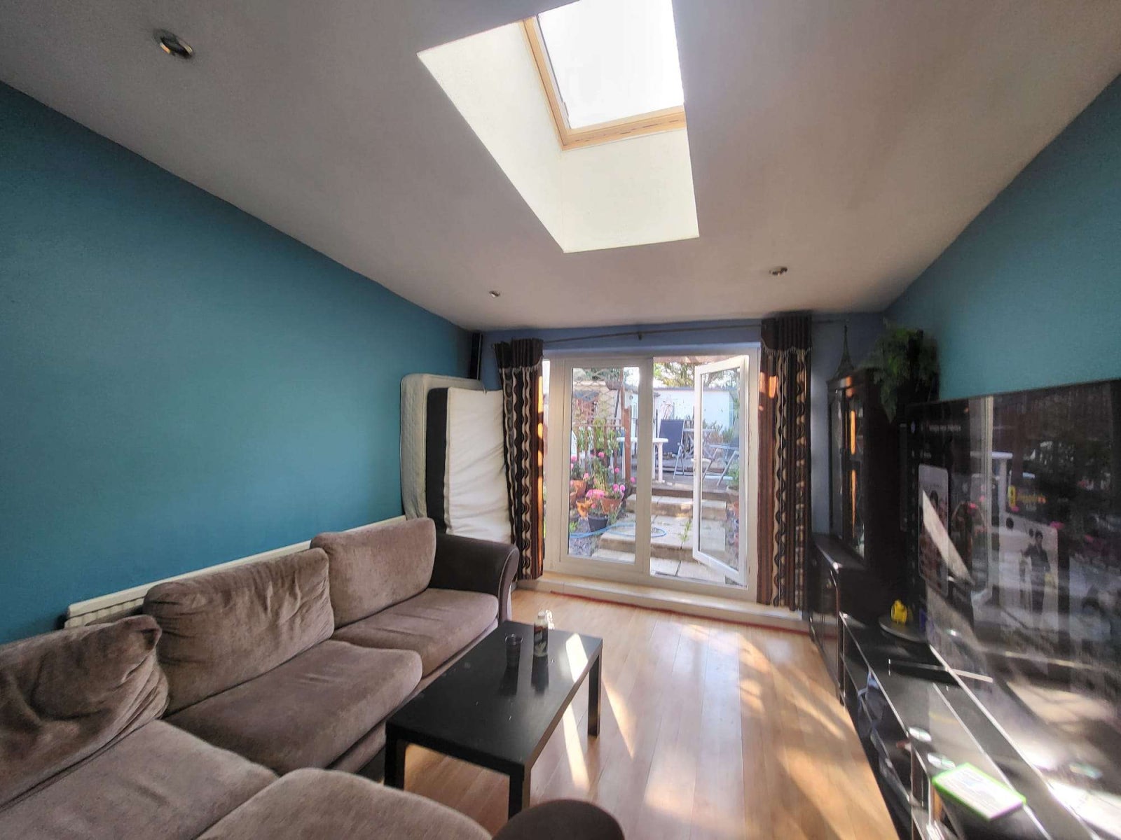 House Abbey Drive in Luton