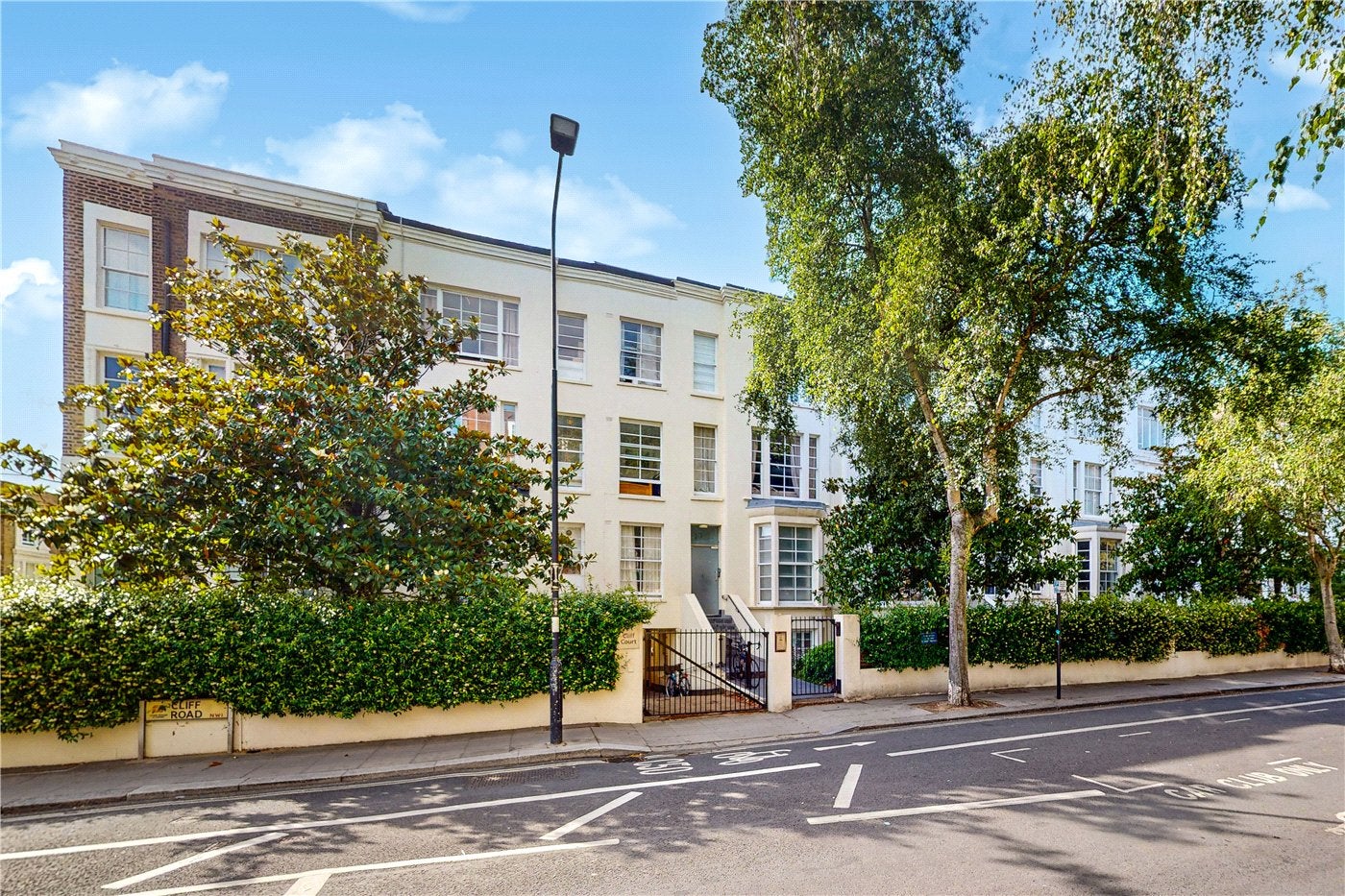 Flat Cliff Road in Greater London