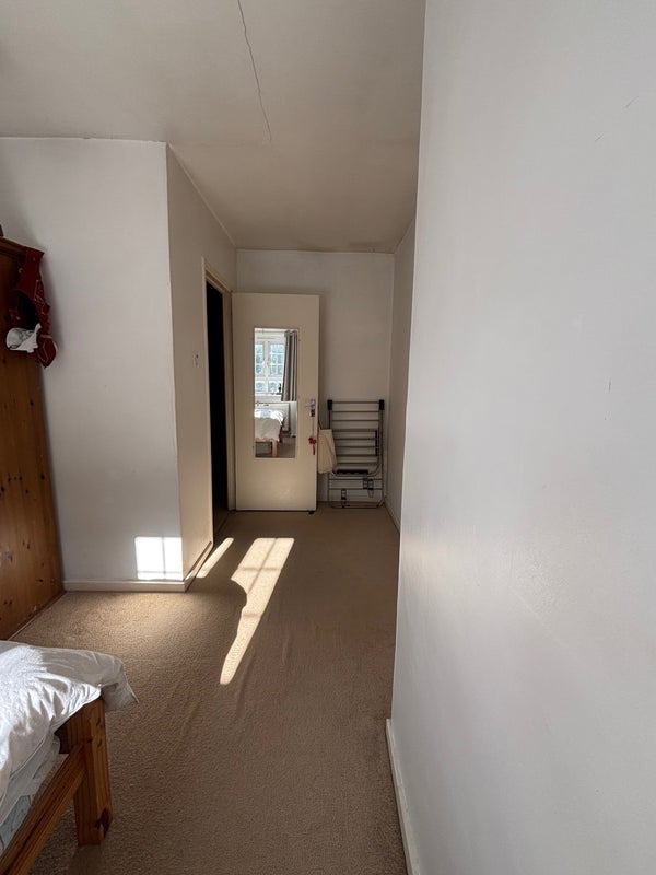 Room Watts Street in Greater London