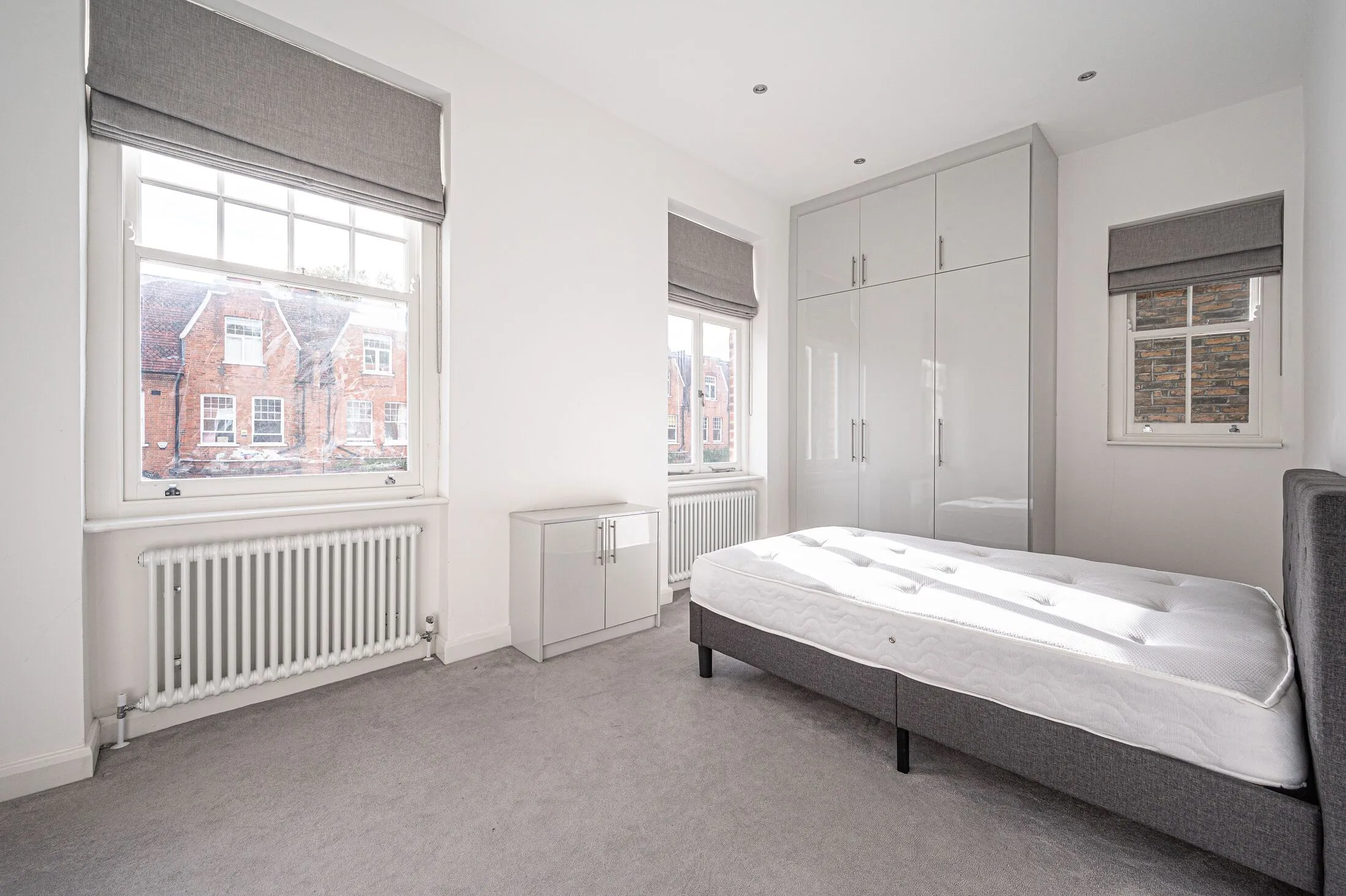 Flat Aberdare Gardens in Greater London