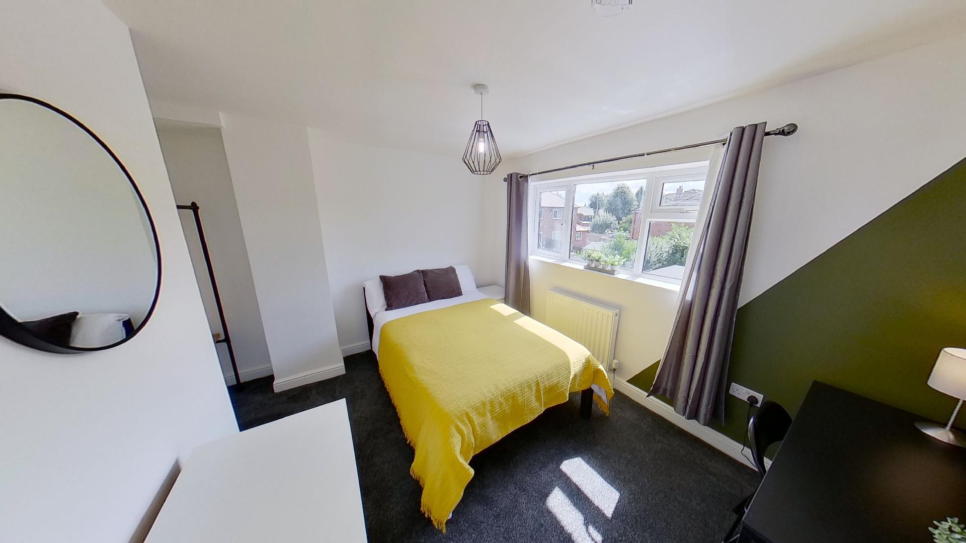 Flat Pelham Crescent in Nottingham