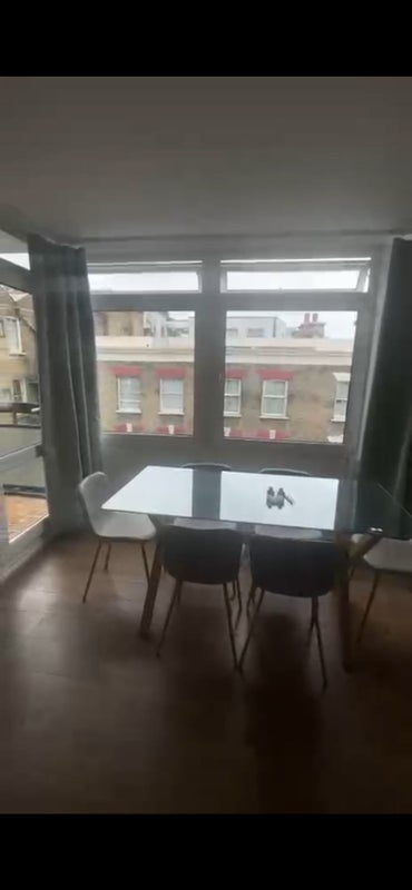 Flat Gaywood Street in Greater London
