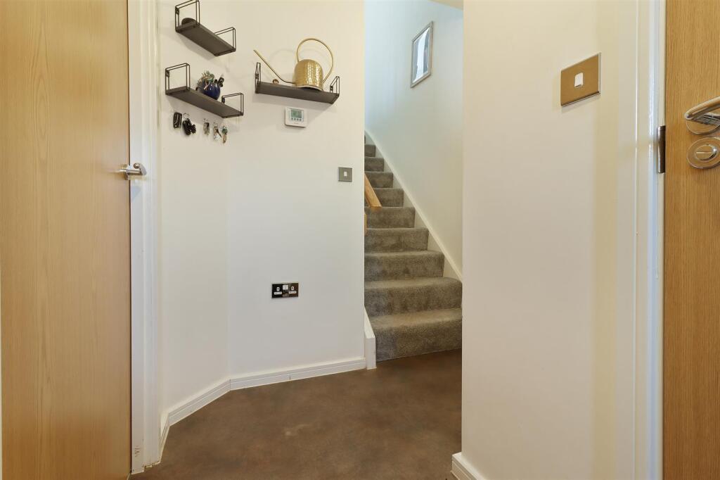 House Curbar Close in Mansfield