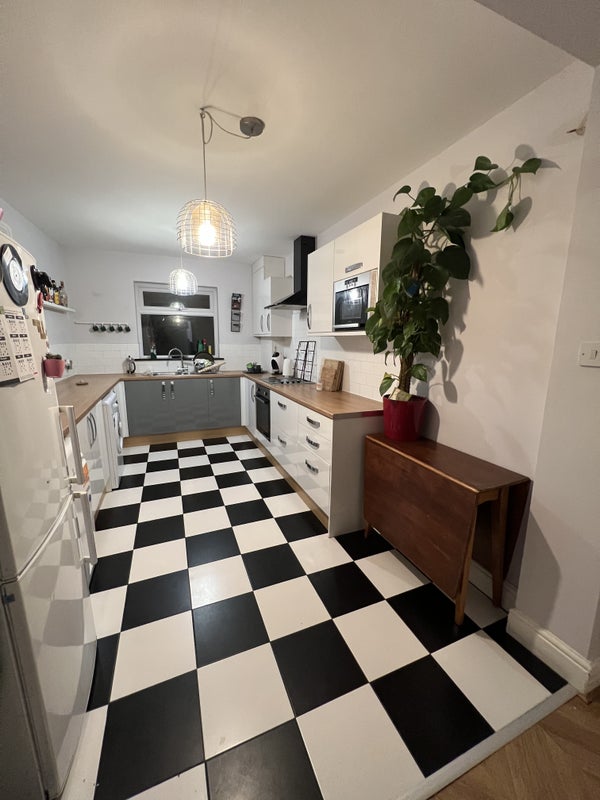 Room Fairhope Avenue in Salford