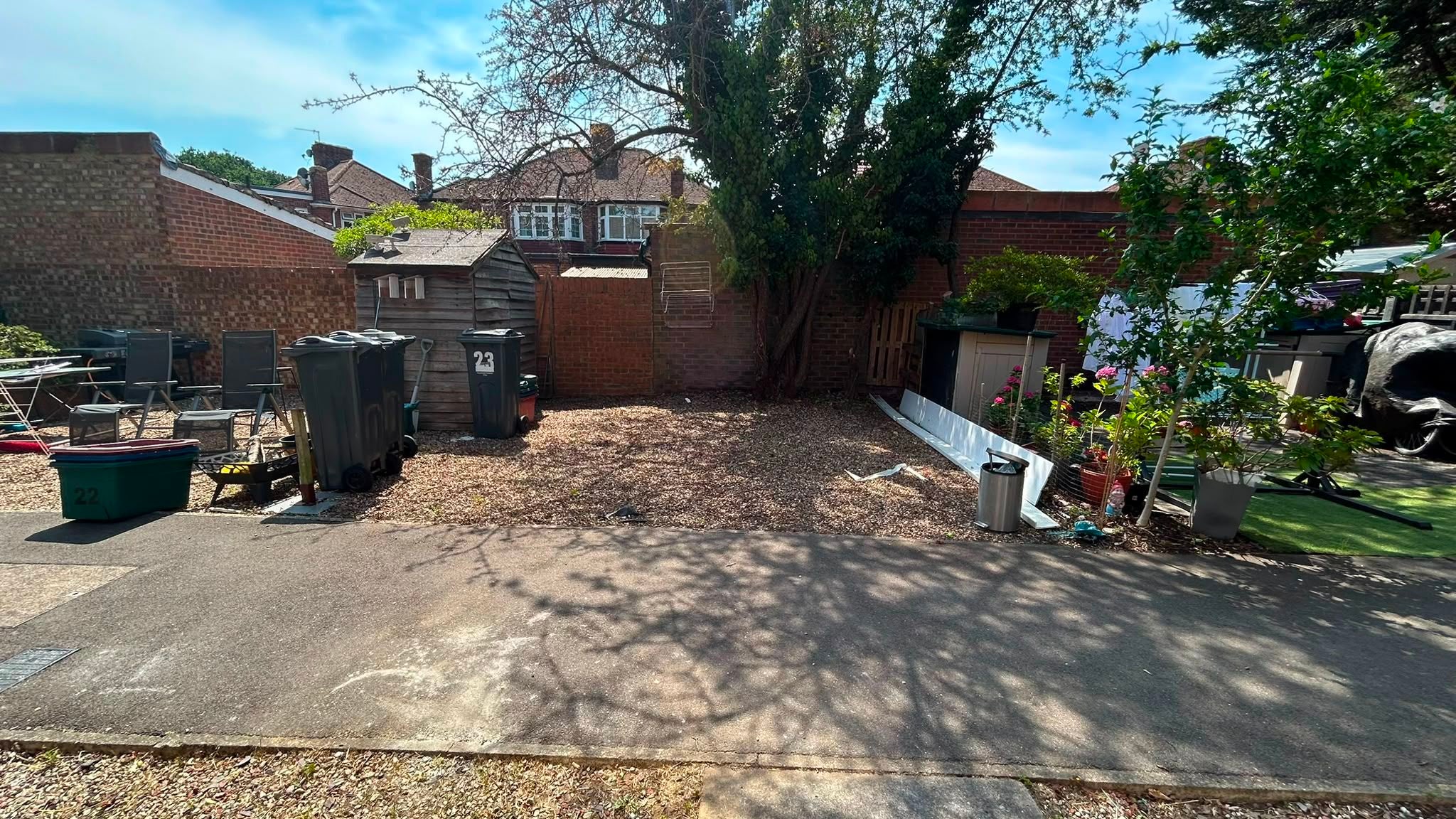 House Hawthorn Close in Greater London