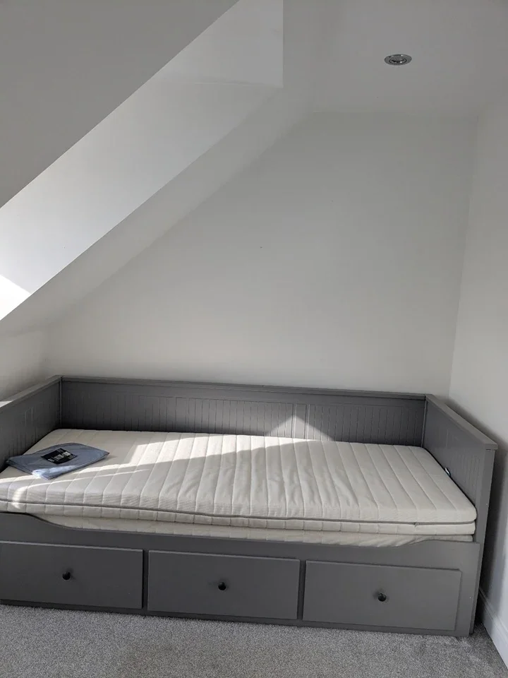 Room Oakes Crescent in Dartford