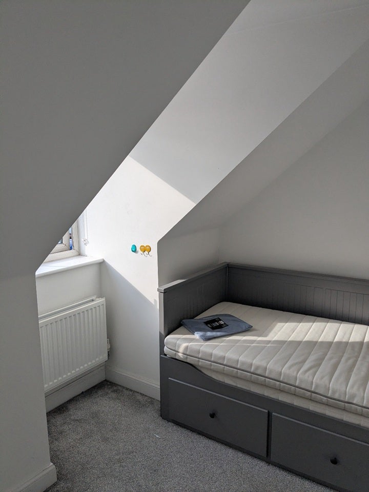 Room Oakes Crescent in Dartford