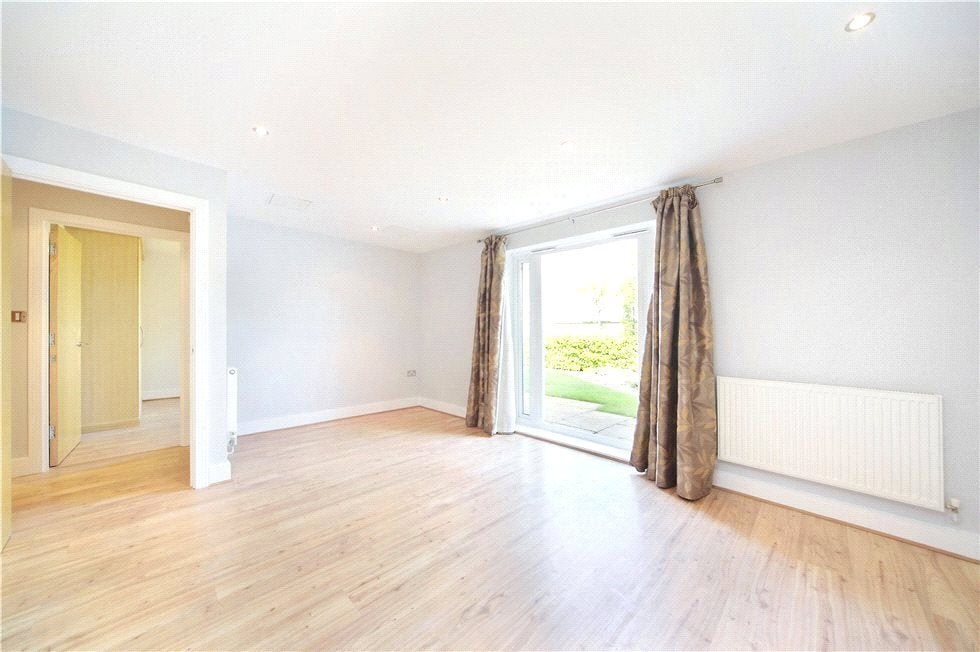 Flat Beechcroft Road in Greater London