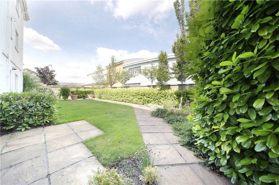 Flat Beechcroft Road in Greater London