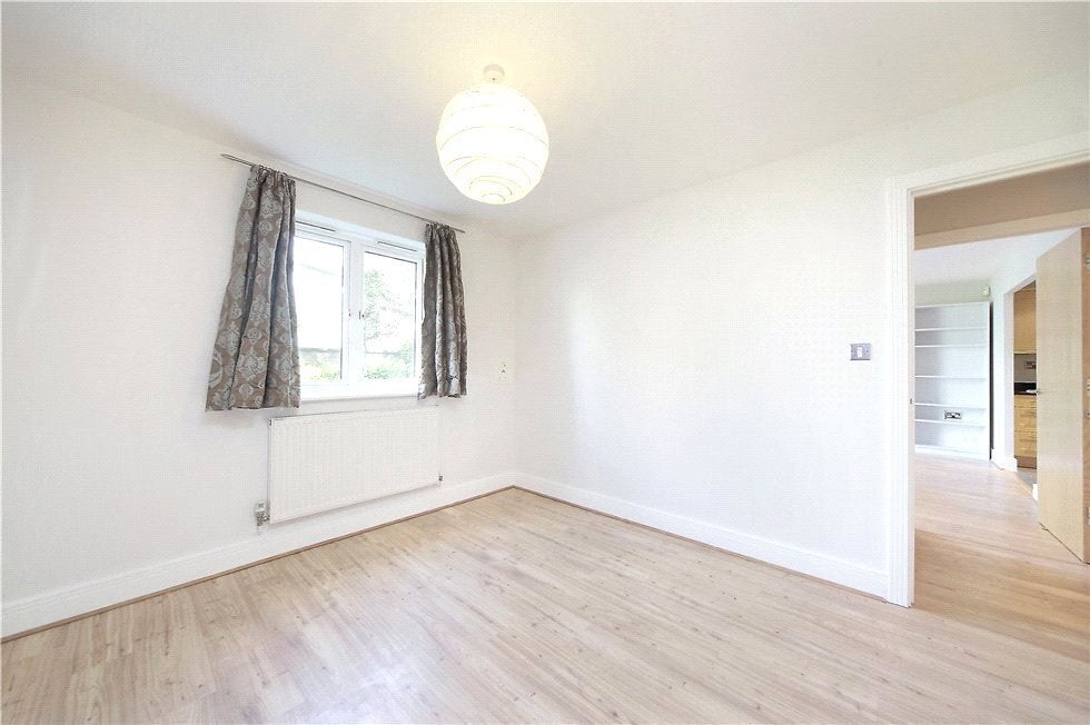 Flat Beechcroft Road in Greater London