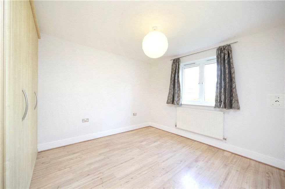 Flat Beechcroft Road in Greater London