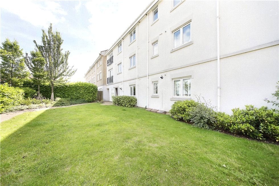 Flat Beechcroft Road in Greater London